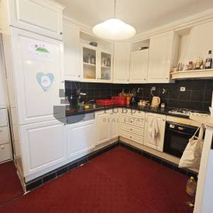 PROSTRAN TROSOBAN STAN SA TERASOM I VRTOM - IZVRSNA LOKACIJA