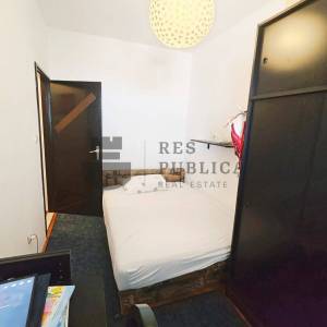 PROSTRAN TROSOBAN STAN SA TERASOM I VRTOM - IZVRSNA LOKACIJA