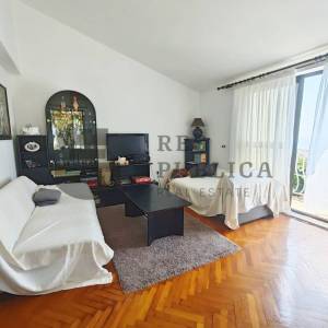 PROSTRAN TROSOBAN STAN SA TERASOM I VRTOM - IZVRSNA LOKACIJA