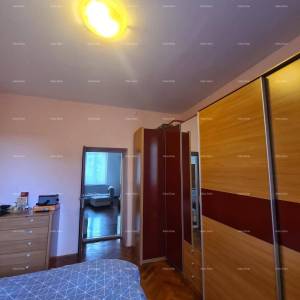 Prostran trosobni stan površine 81 m², neposredna blizina suda, Pula  Veruda