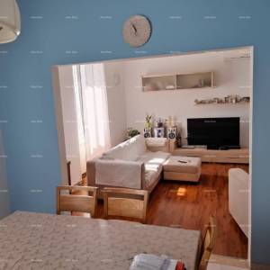 Prostran trosobni stan površine 81 m², neposredna blizina suda, Pula  Veruda