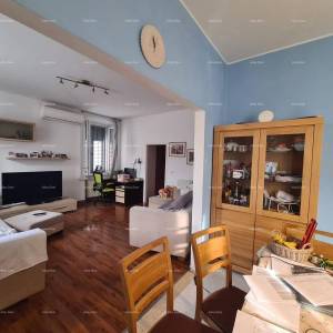 Prostran trosobni stan površine 81 m², neposredna blizina suda, Pula  Veruda