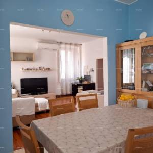 Prostran trosobni stan površine 81 m², neposredna blizina suda, Pula  Veruda