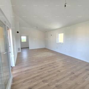 Prostrani stan u Fažani, blizu centra i mora, savršeno za život ili odmor!