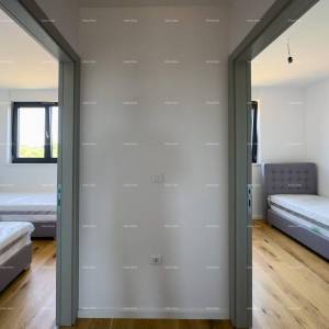 Prostrani stan u Puli s tri spavaće sobe i dvije velike terase, i modernim sadržajima blizu centra grada