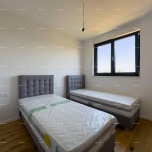 Prostrani stan u Puli s tri spavaće sobe i dvije velike terase, i modernim sadržajima blizu centra grada