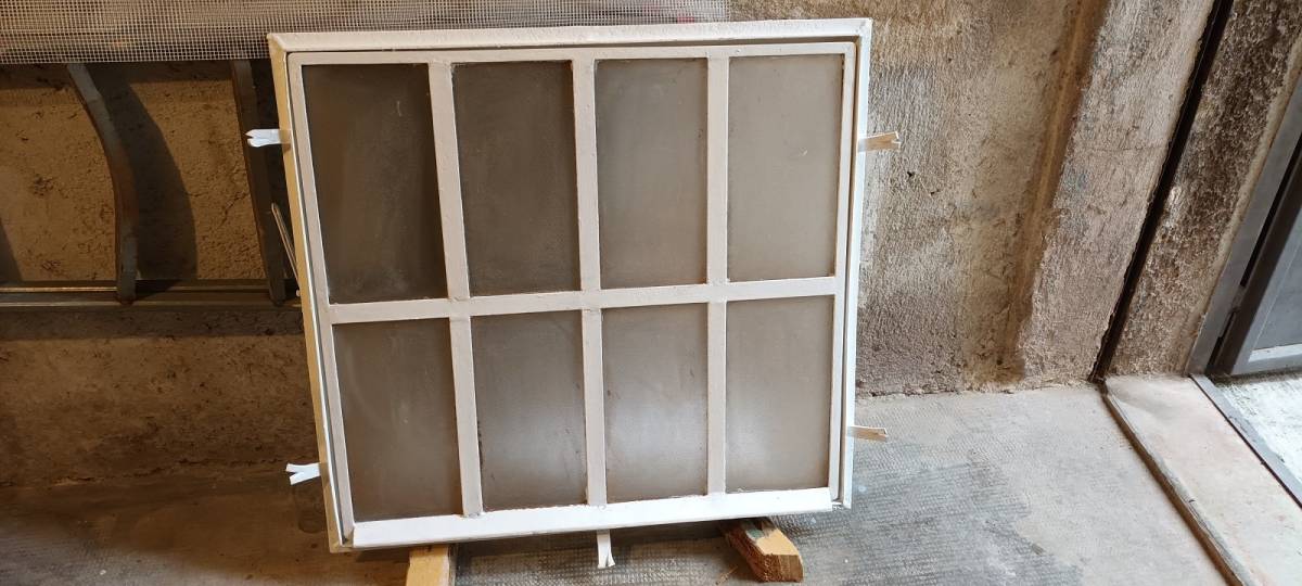 Prozor željezni za garažu ili podrum - 20€