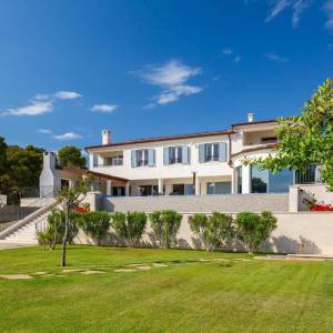 Prvi red do mora, luksuzna vila s bazenom