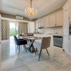 Prvi red do mora, samostojeća vila na 55.000m2 zemljišta