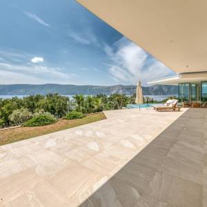 Prvi red do mora, samostojeća vila na 55.000m2 zemljišta