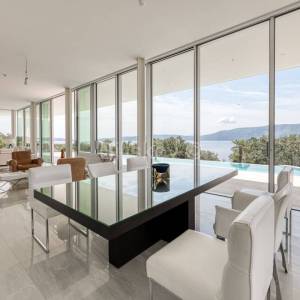 Prvi red do mora, samostojeća vila na 55.000m2 zemljišta