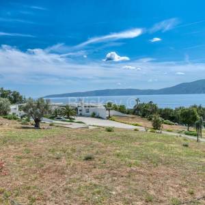 Prvi red do mora, samostojeća vila na 55.000m2 zemljišta