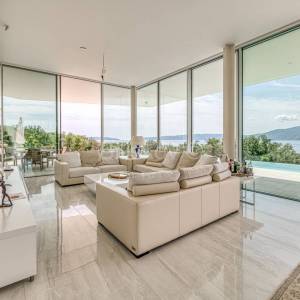 Prvi red do mora, samostojeća vila na 55.000m2 zemljišta