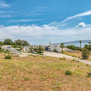 Prvi red do mora, samostojeća vila na 55.000m2 zemljišta
