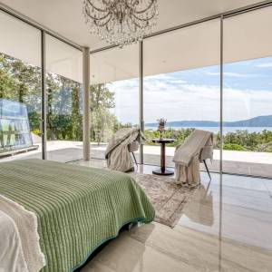 Prvi red do mora, samostojeća vila na 55.000m2 zemljišta