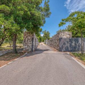 Prvi red do mora, samostojeća vila na 55.000m2 zemljišta