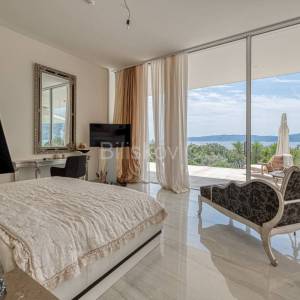 Prvi red do mora, samostojeća vila na 55.000m2 zemljišta