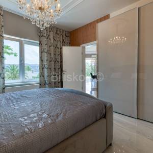 Prvi red do mora, samostojeća vila na 55.000m2 zemljišta