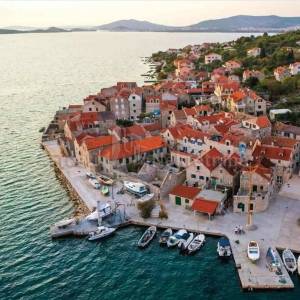 PRVIĆ - 1.260m2 - 1. RED do MORA