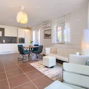 PULA - Dvosoban stan blizu mora. Veruda