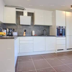 PULA - Dvosoban stan blizu mora. Veruda