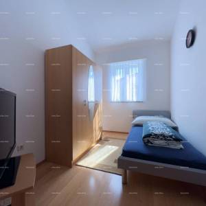 Pula. Kuća , blizina obilaznice. Periferija grada, miran dio.