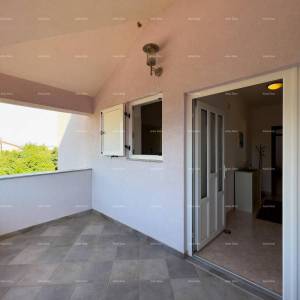 Pula. Kuća , blizina obilaznice. Periferija grada, miran dio.