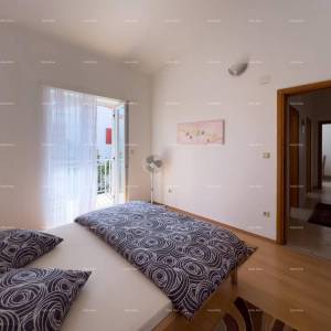 Pula. Kuća , blizina obilaznice. Periferija grada, miran dio.