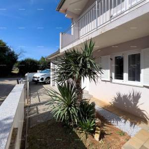 Pula. Kuća , blizina obilaznice. Periferija grada, miran dio.