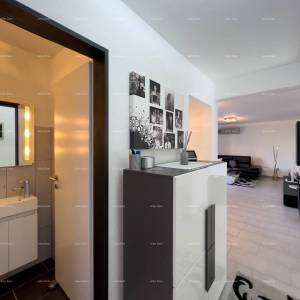 Pula. Kuća , blizina obilaznice. Periferija grada, miran dio.