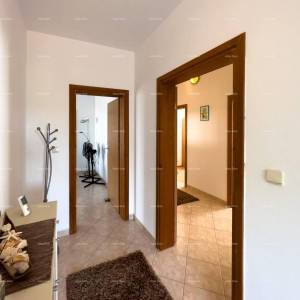 Pula. Kuća , blizina obilaznice. Periferija grada, miran dio.