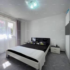 Pula. Kuća , blizina obilaznice. Periferija grada, miran dio.