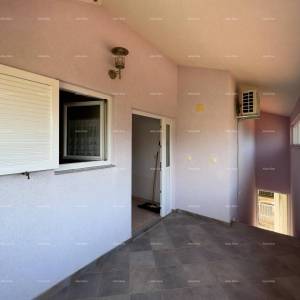 Pula. Kuća , blizina obilaznice. Periferija grada, miran dio.