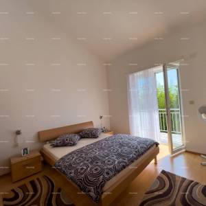 Pula. Kuća , blizina obilaznice. Periferija grada, miran dio.