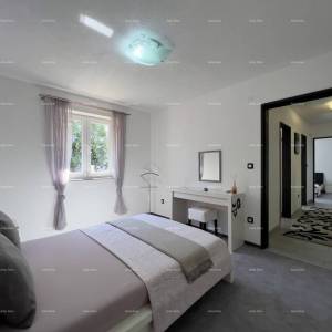 Pula. Kuća , blizina obilaznice. Periferija grada, miran dio.