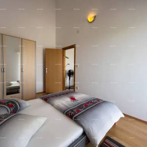 Pula. Kuća , blizina obilaznice. Periferija grada, miran dio.