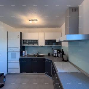 Pula. Kuća , blizina obilaznice. Periferija grada, miran dio.