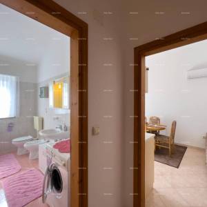 Pula. Kuća , blizina obilaznice. Periferija grada, miran dio.