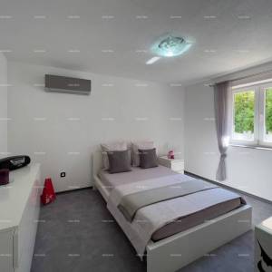 Pula. Kuća , blizina obilaznice. Periferija grada, miran dio.