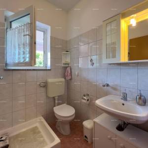 Pula. Kuća , blizina obilaznice. Periferija grada, miran dio.