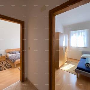 Pula. Kuća , blizina obilaznice. Periferija grada, miran dio.