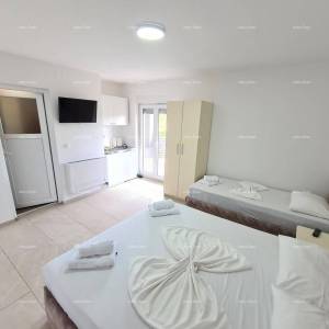 Pula! Kuća s 15 soba i s bazenom! Lokacija Veli vrh.