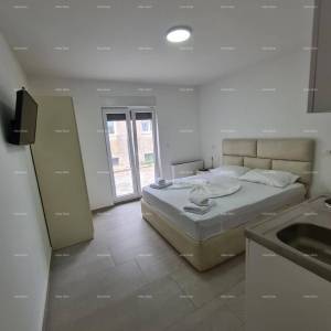 Pula! Kuća s 15 soba i s bazenom! Lokacija Veli vrh.