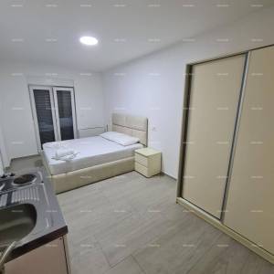 Pula! Kuća s 15 soba i s bazenom! Lokacija Veli vrh.