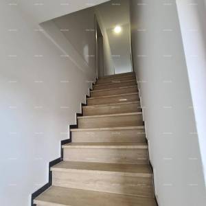 Pula! Kuća s 15 soba i s bazenom! Lokacija Veli vrh.