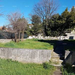 Pula!  Kuća s dva stana i velikim vrtom. Blizina Mup-a.