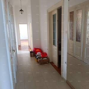 Pula. Kuća s poslovnim prostorom i garažom!