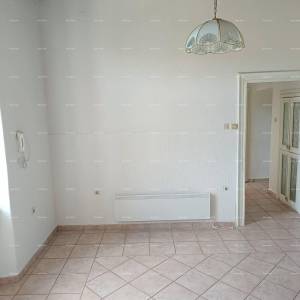 Pula. Kuća s poslovnim prostorom i garažom!