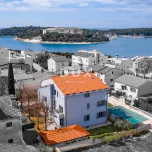 PULA, PJEŠČANA UVALA - vrhunsko namješten stan s terasom samo 150 metara od mora, parking