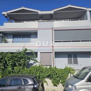 PULA, PJEŠČANA UVALA - vrhunsko namješten stan s terasom samo 150 metara od mora, parking